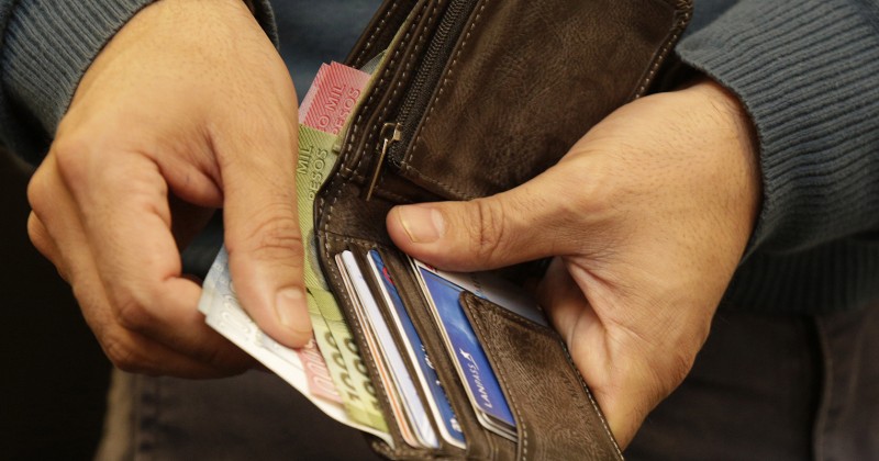 Aumento del salario mínimo y sus efectos en un Chile en pandemia:  el análisis de Benjamín Villena